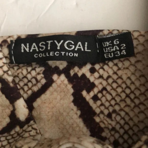 Nasty Gal Bikini Triangle Swimsuit Snake High Leg SZ 2 Brown Tan - Picture 4 of 6